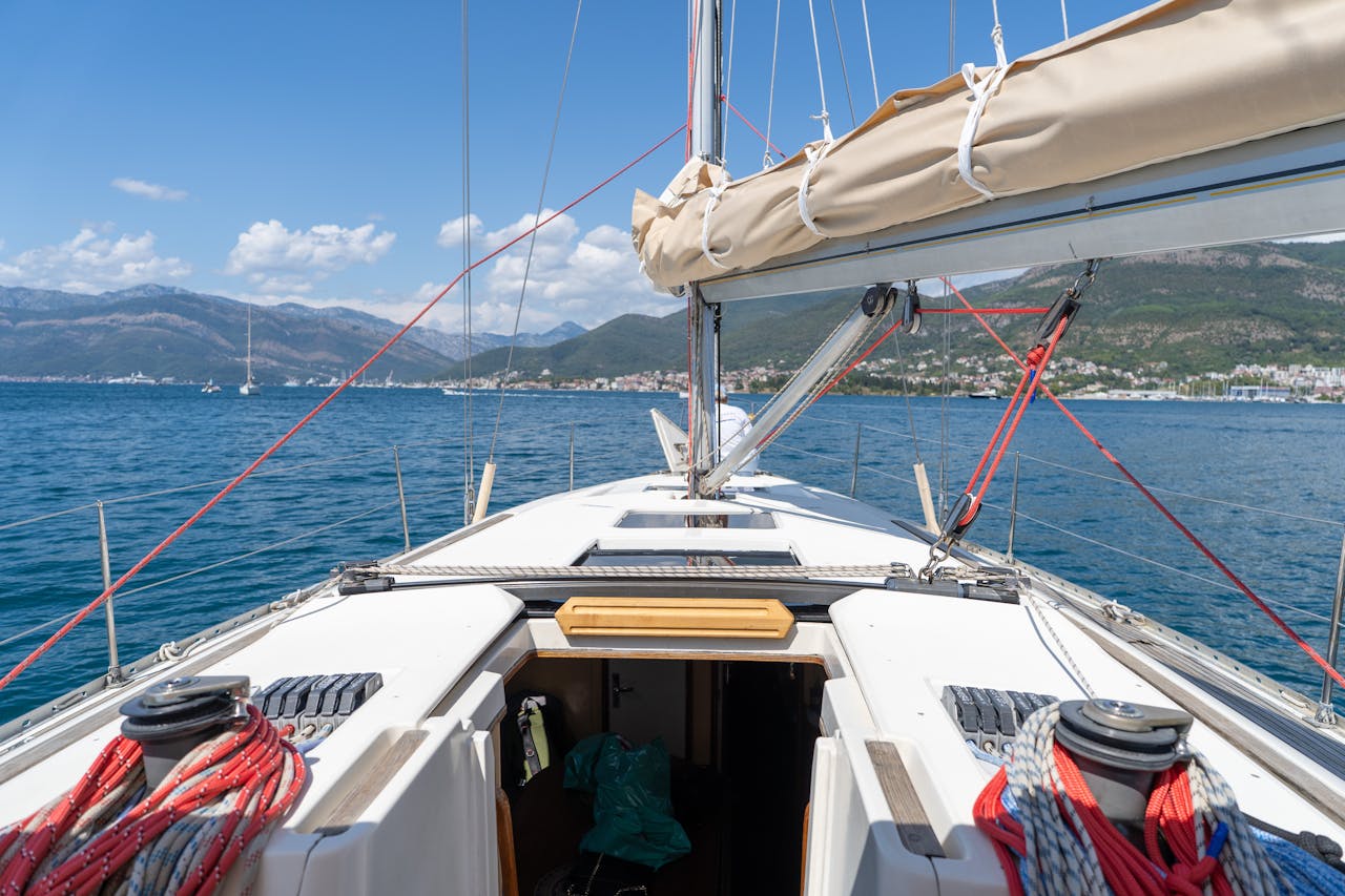 Learning the Different Parts of a Sailboat: A Complete Guide for Beginners