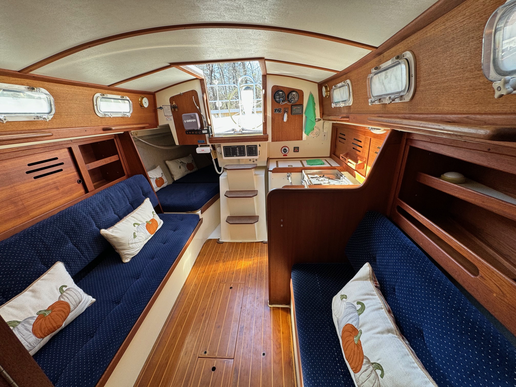 For Sale: 1985 Tartan 28 – Like New Condition