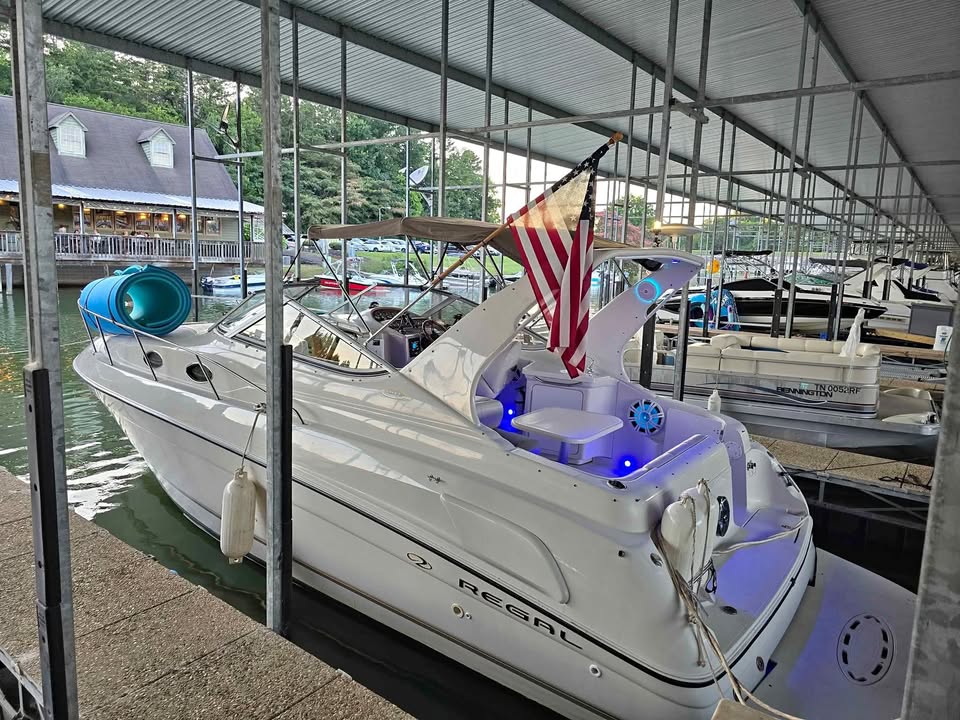 1999 Regal 292 Commodore Cabin Cruiser
