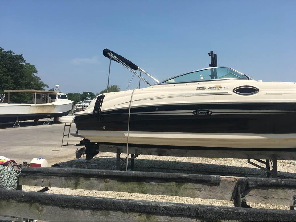 2007 SeaRay 240 Sun Deck 24’ with extended swim platform