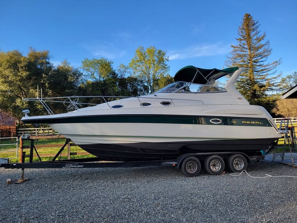 1999 Regal 2760 commodore