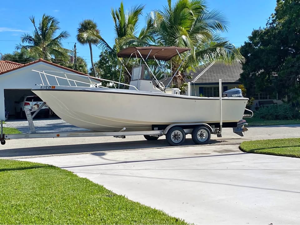 Mako 224 Fishing Boat
