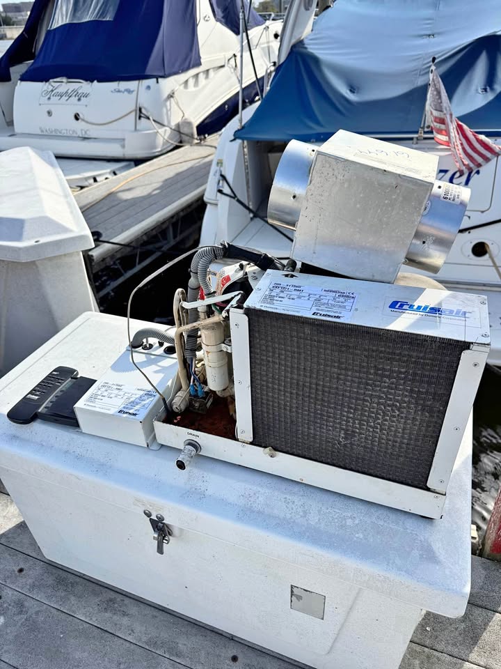 Dometic Cruisair 12,000 BTU Marine Air Conditioner 115V Works Great