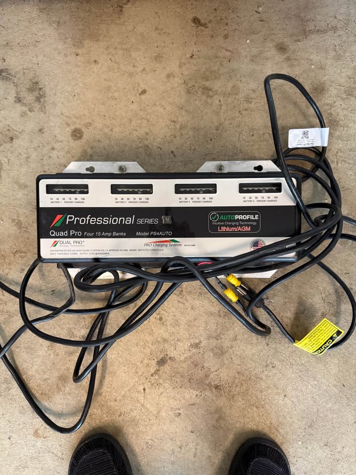 Auto profile lithium/agm 4 bank boat battery charger