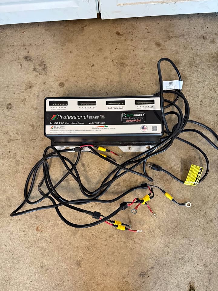 Auto profile lithium/agm 4 bank boat battery charger