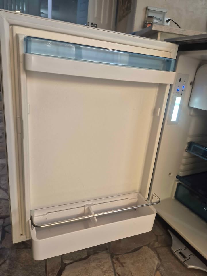 Boat refrigerator