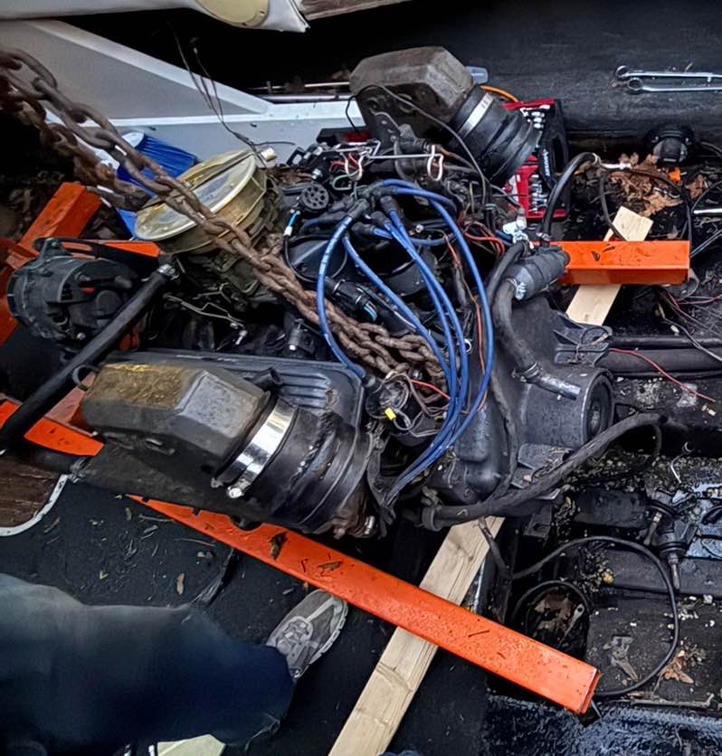 5.7L SBC 350 Marine engine