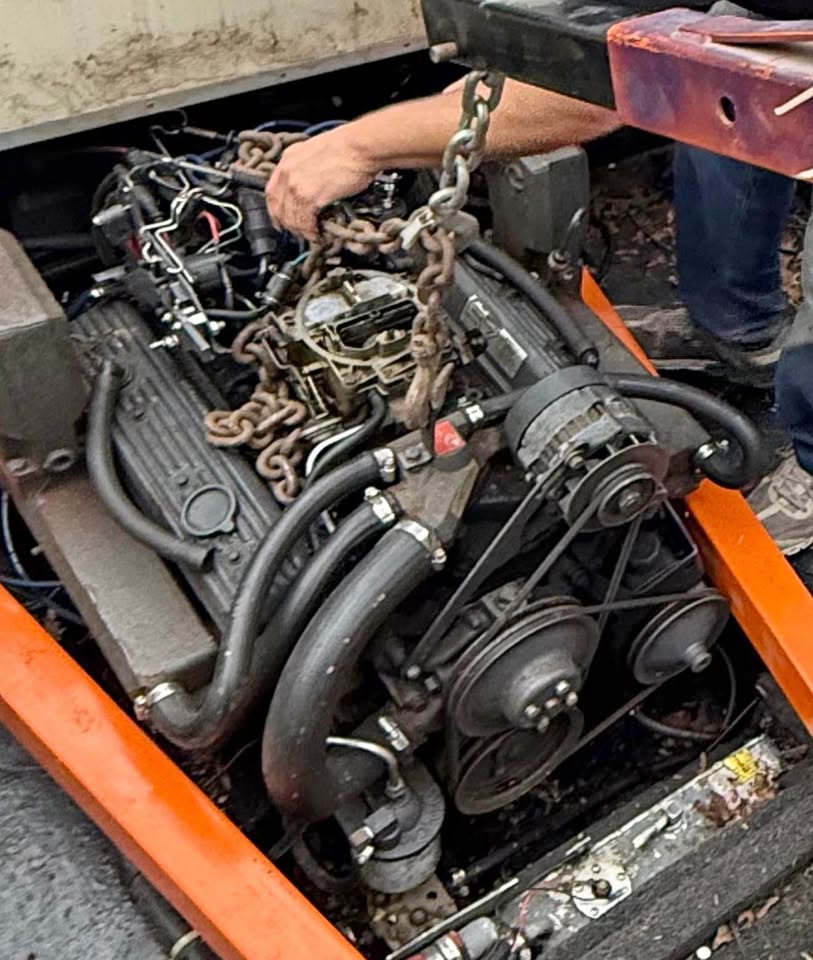 5.7L SBC 350 Marine engine