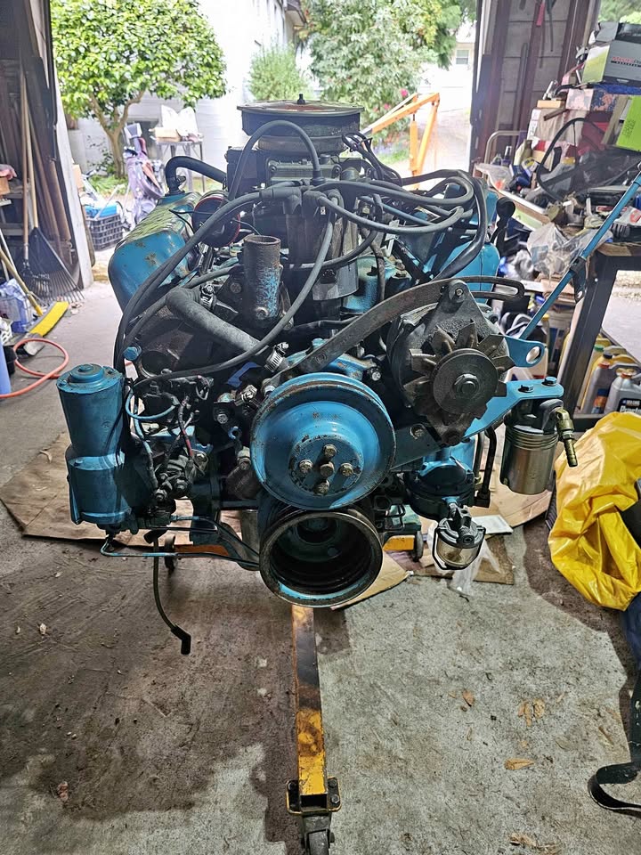 1977 351 Windsor Boat Engine V8