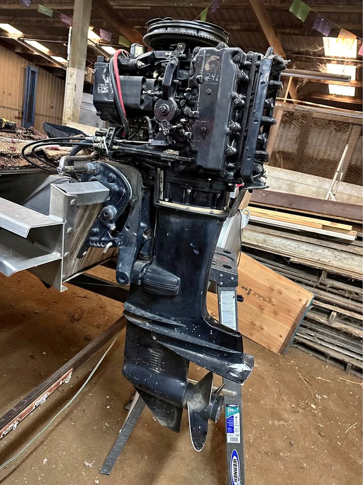 Mercury 60 HP Outboard Pontoon Boat Engine Controls and Console