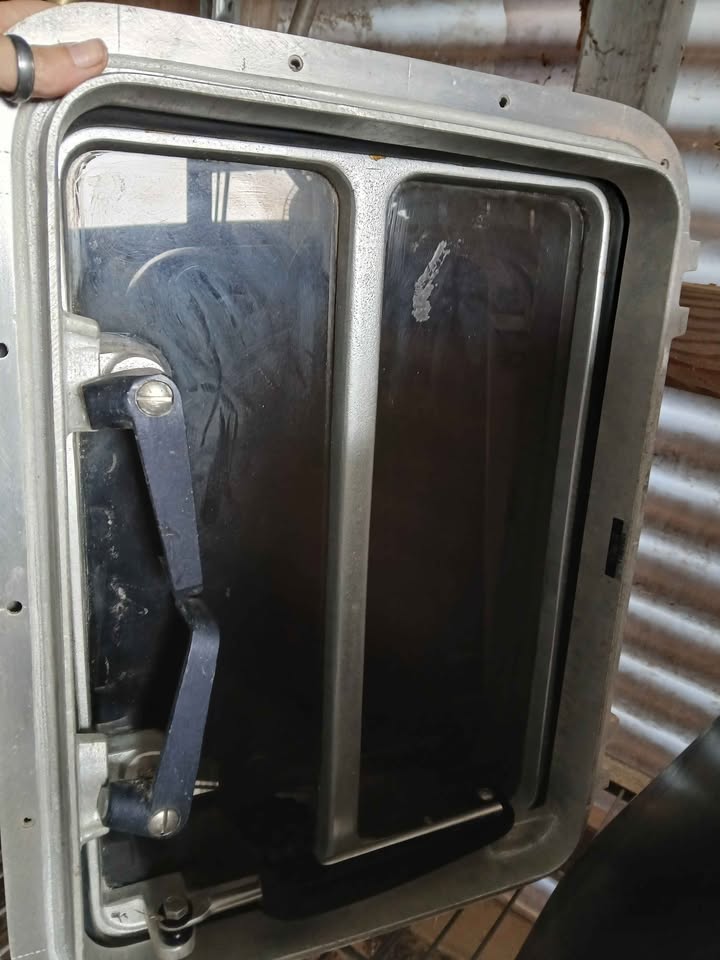 New and used boat hatches