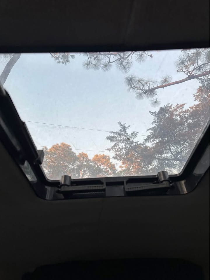 Boat cabin ceiling window hatch door