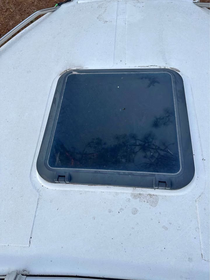 Boat cabin ceiling window hatch door