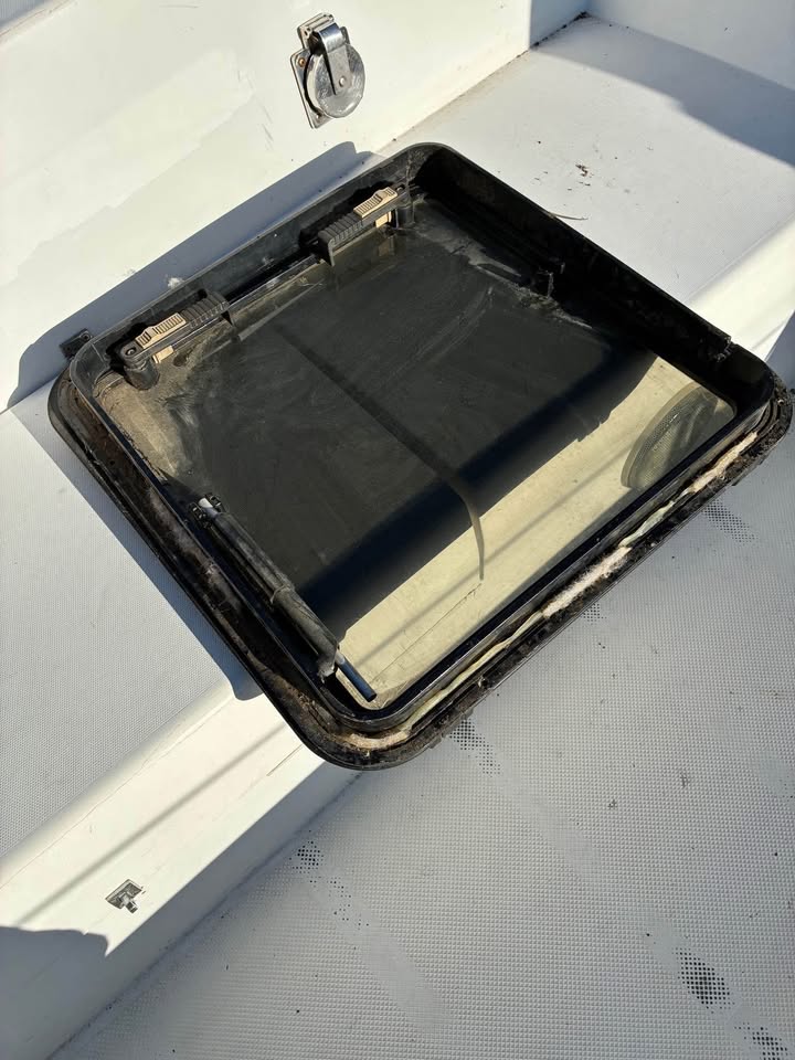 Sailboat forward hatch 22x22 Boat Hatch
