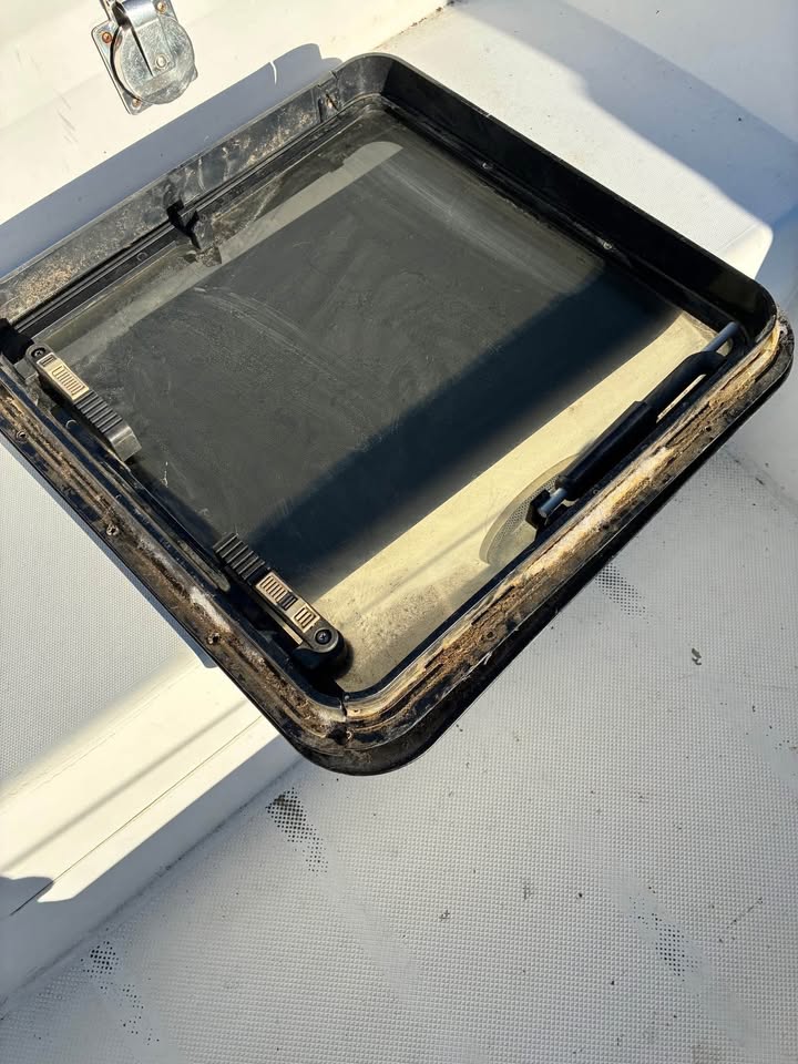 Sailboat forward hatch 22x22 Boat Hatch