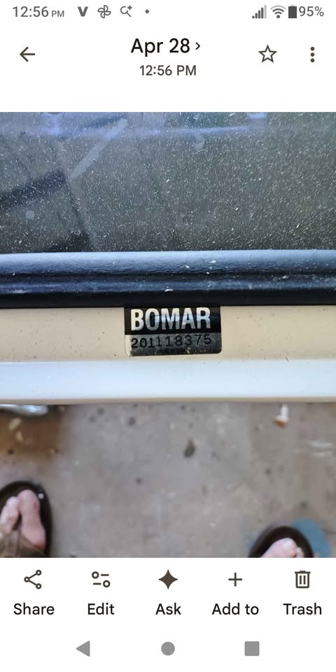 Bowman top hatch for boat