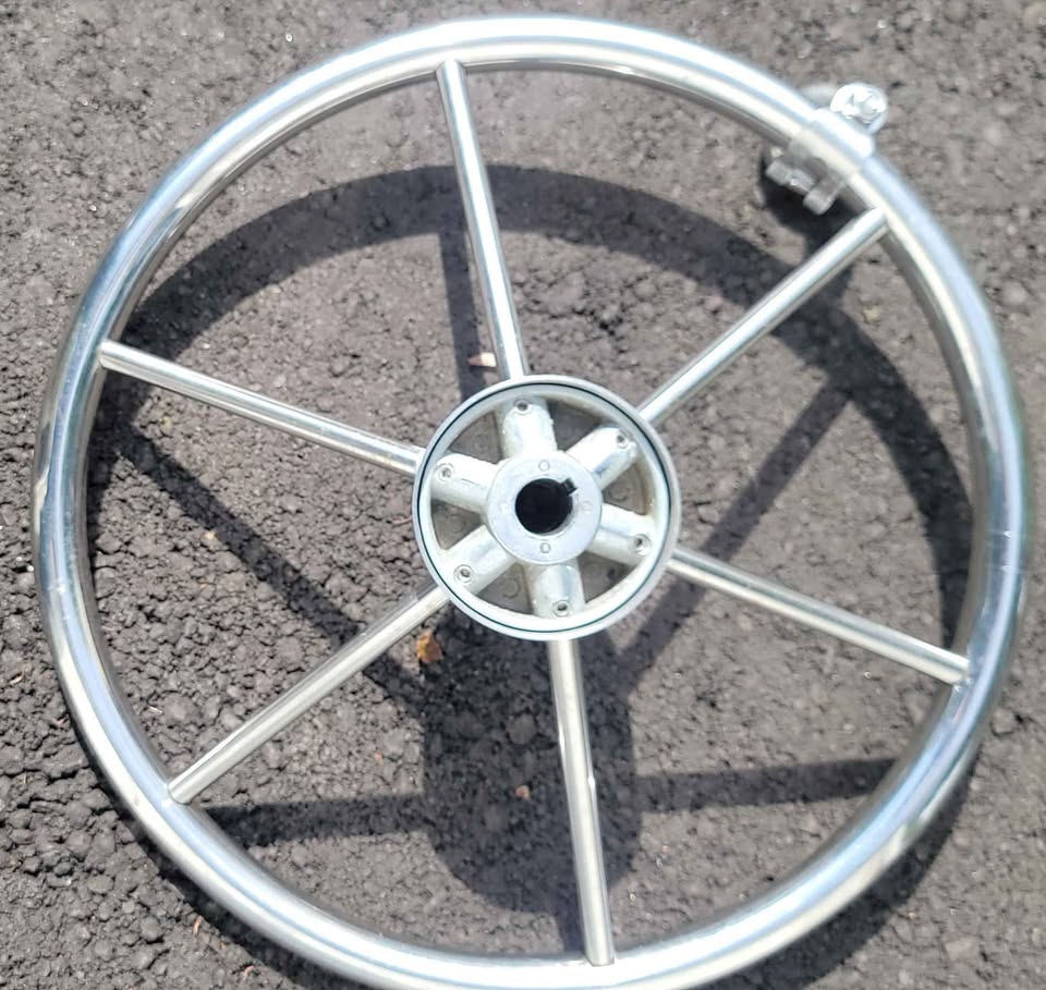 BOAT STEERING WHEEL WITH SPINNER KNOB