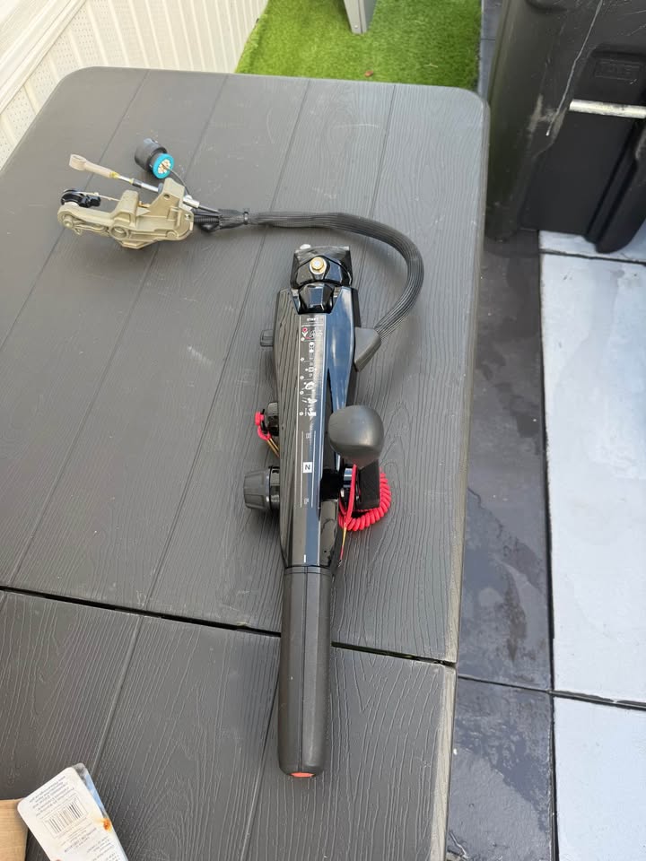 2023 Mercury Tiller arm