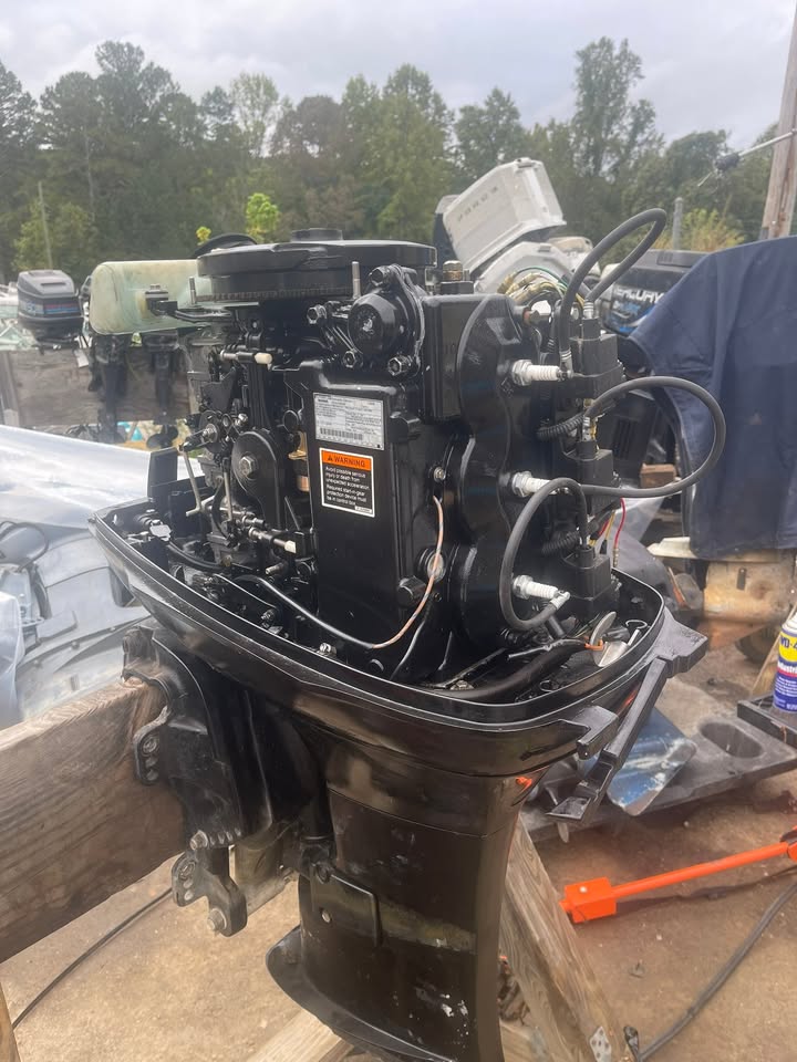 1999 Mercury 40 3 cyl 2 stroke oil injected 20 inch 40elpto